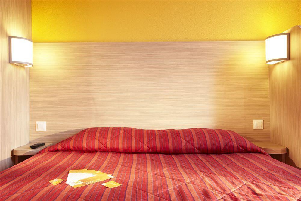 B&B Hotel Cholet Nord Exterior foto