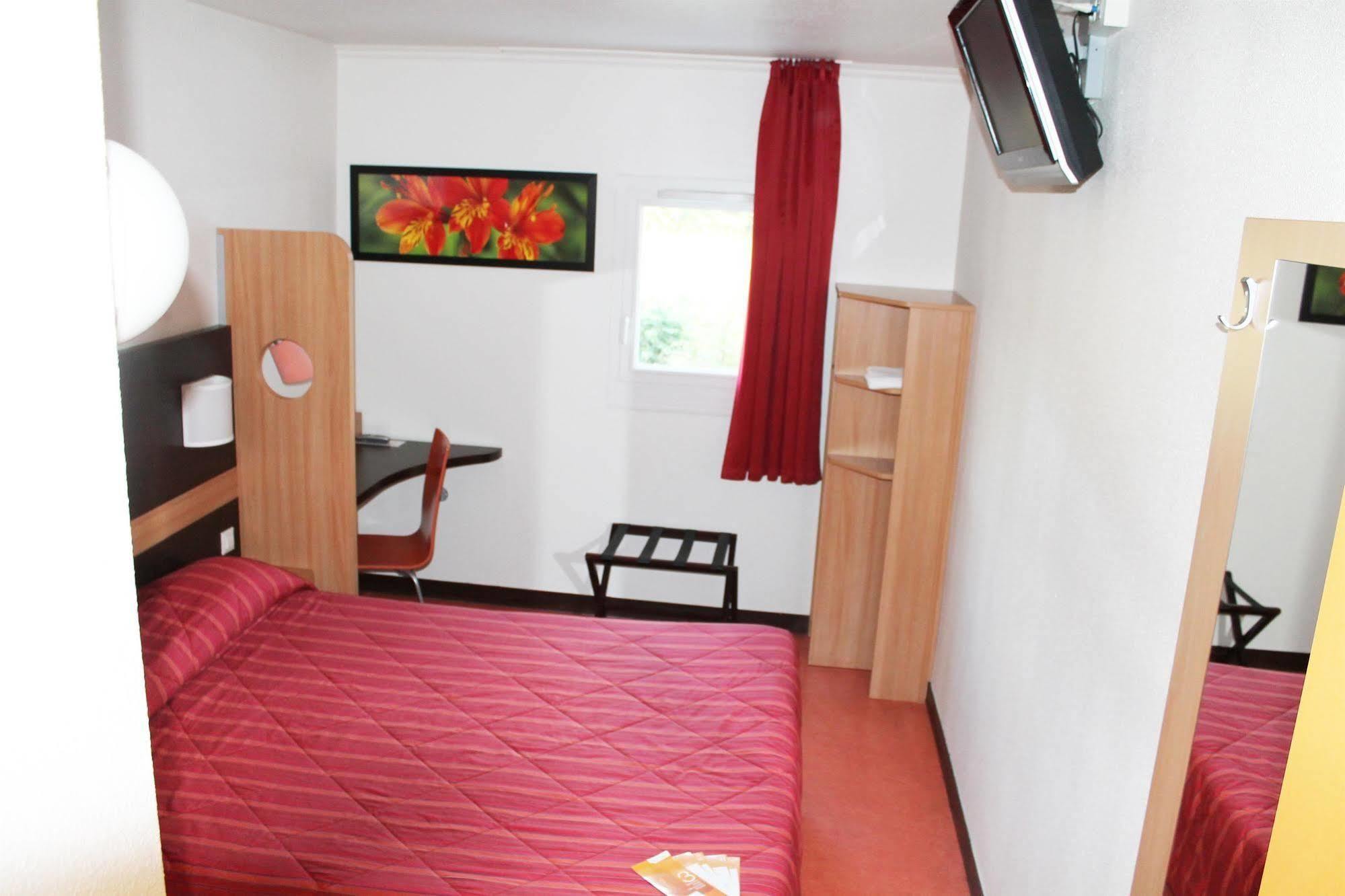 B&B Hotel Cholet Nord Exterior foto